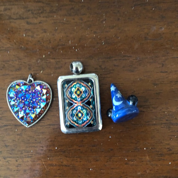 💜Pendent Bundle- 695 $40 or $35 w/offer - Picture 1 of 6